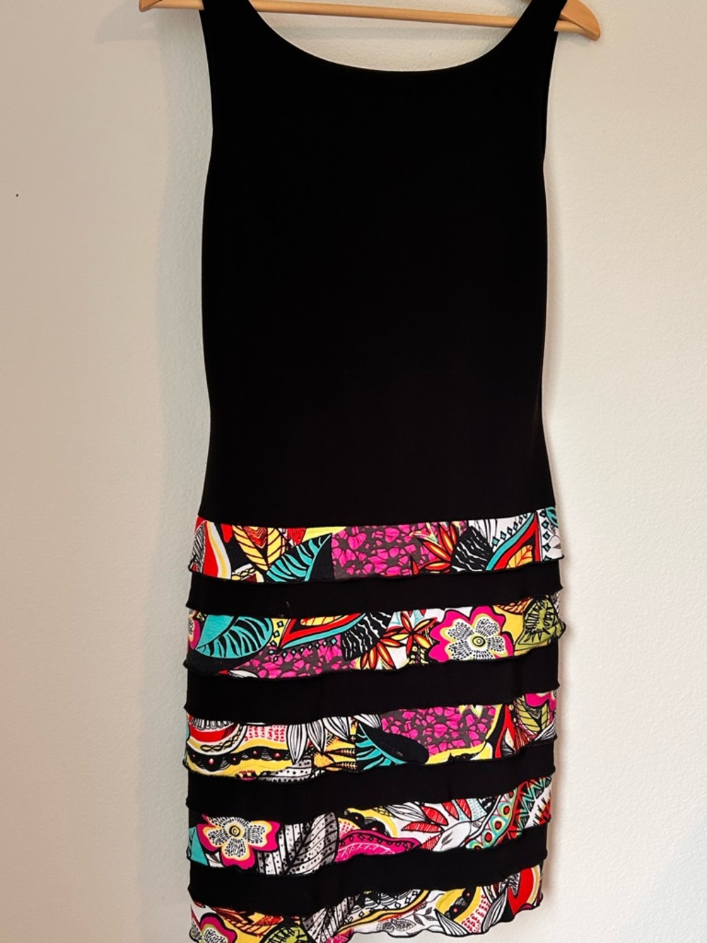 Joseph Ribkoff Black Floral Tiered Ruffle Dress Size 8 Bold Print Statement